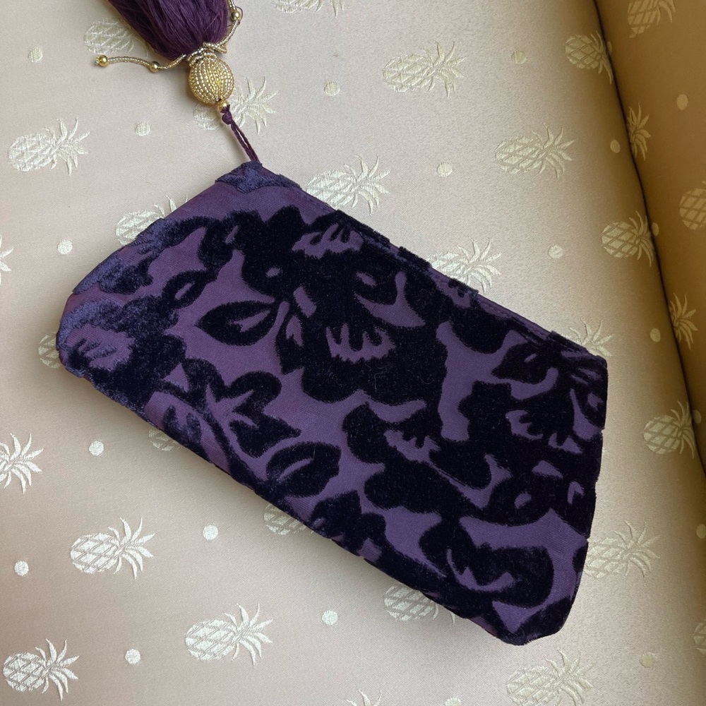 The Velvet Rose in a clutch - Wine
